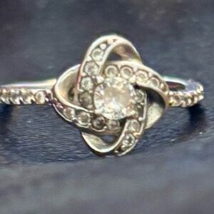 Elegant Silver Diamond Knot Ring by Boucheron Pivione